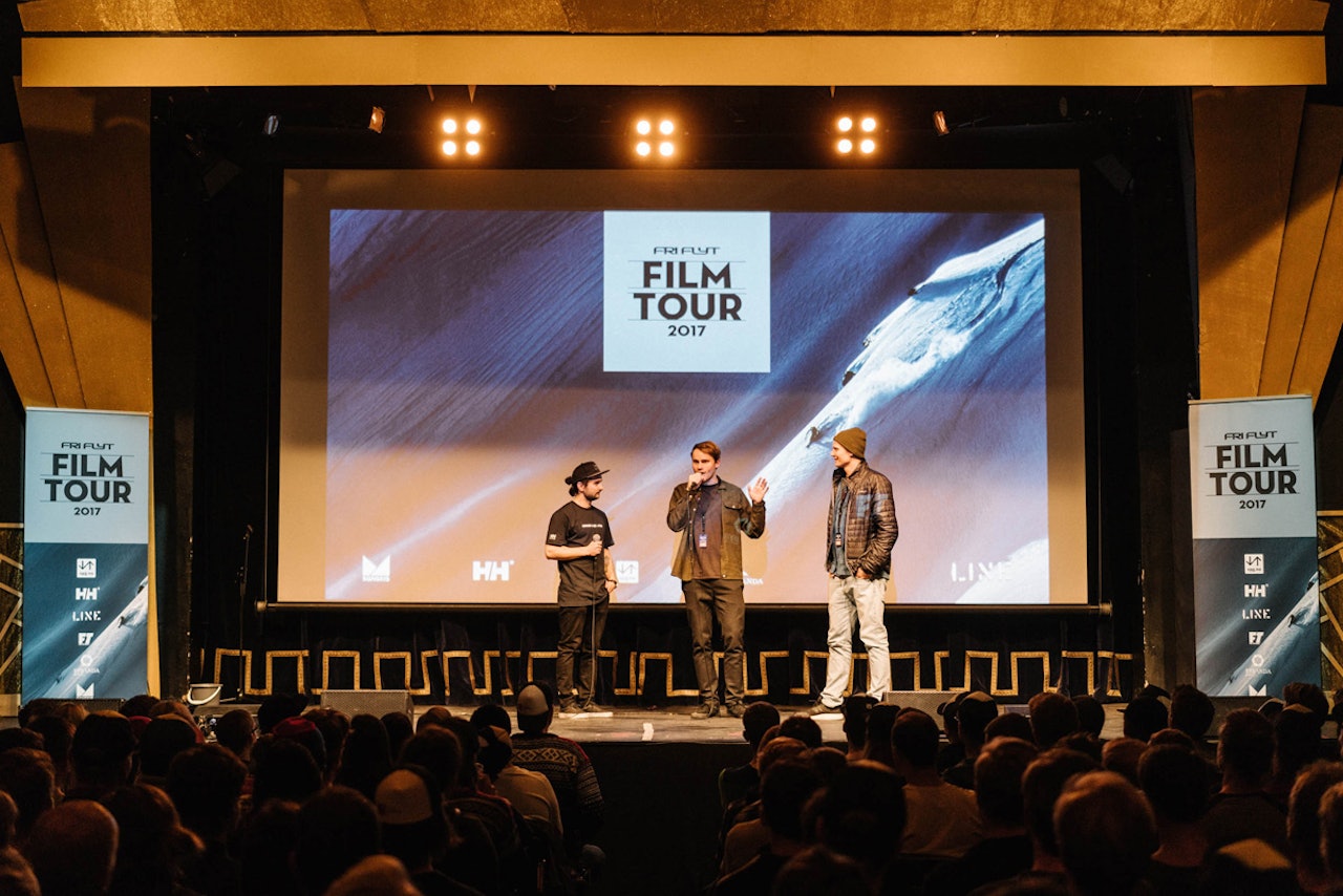 FLINK FILMSKAPER: Shapes seiler opp som filmturneens kanskje best likte film. Og den er laget av Nikolai Schirmer (i midten) fra Tromsø. Her fra visningen på Studentersamfundet i Trondheim, sammen med Vebjørn Enersen (til venstre) og Asbjørn Eggebø Næss. Foto: Bård Basberg FLINK FILMSKAPER: Shapes seiler opp som filmturneens kanskje best likte film. Og den er laget av Nikolai Schirmer (i midten) fra Tromsø. Her fra visningen på Studentersamfundet i Trondheim, sammen med Vebjørn Enersen (til venstre) og Asbjørn Eggebø Næss. Foto: Bård Basberg