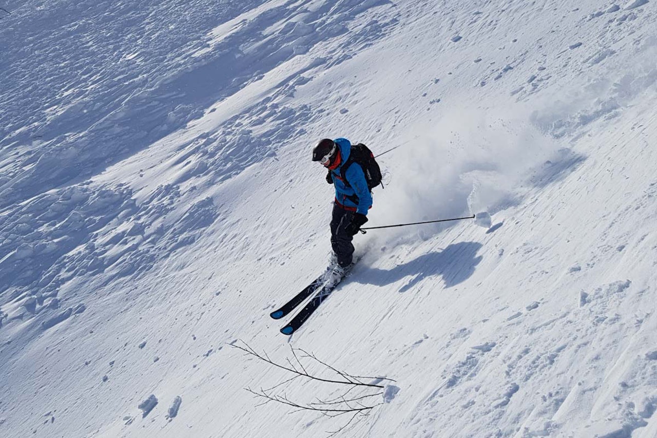 TIL TOPPS: Are Tallaksrud og gjengen ble overrasket over de fine skiforholdene. Foto: Are Tallaksrud