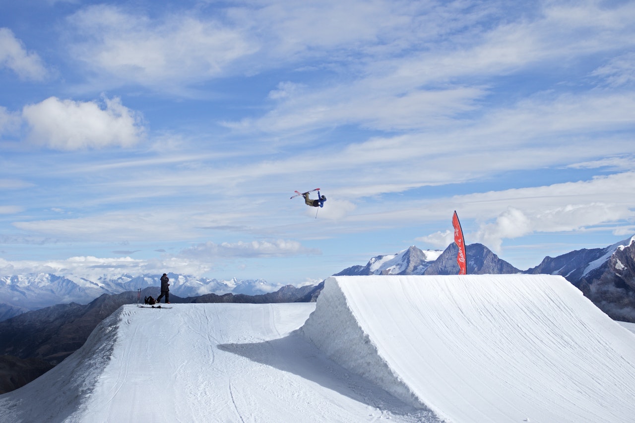 PARKEN: Utøvarane frå HSG legg årets grunnlag i Saas-Fee. Foto: HSG PARKEN: Utøvarane frå HSG legg årets grunnlag i Saas-Fee. Foto: HSG