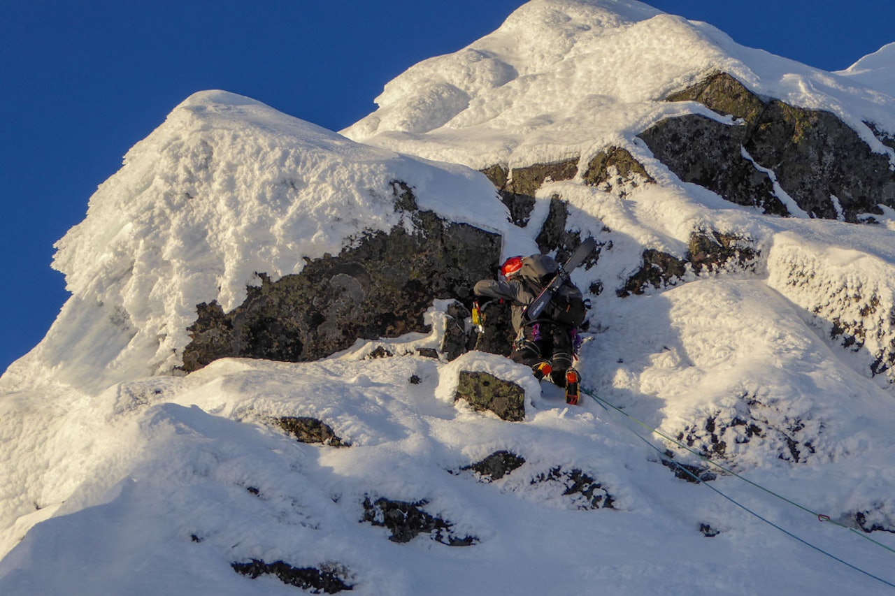 SPEKTAKULÆRT: Det er mange måter å ta seg til topps på Møysalen på. Her er historien om en av rutene som ikke er enklest. Foto: Signar André Nilsen SPEKTAKULÆRT: Det er mange måter å ta seg til topps på Møysalen på. Her er historien om en av rutene som ikke er enklest. Foto: Signar André Nilsen