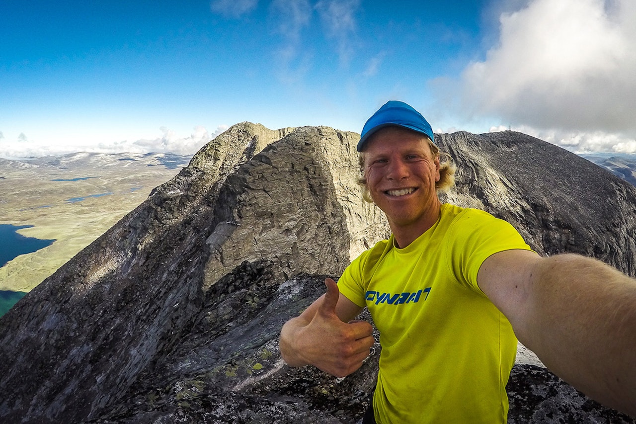 12 TOPPER: Sondre Kvambekk fra Asker besteg alle topper på Dovrefjell over 2000moh. Her på Vesttoppen på Snøhetta etter å ha brukt i underkant av 2 timer fra Snøheim og over traversen. Foto: Privat