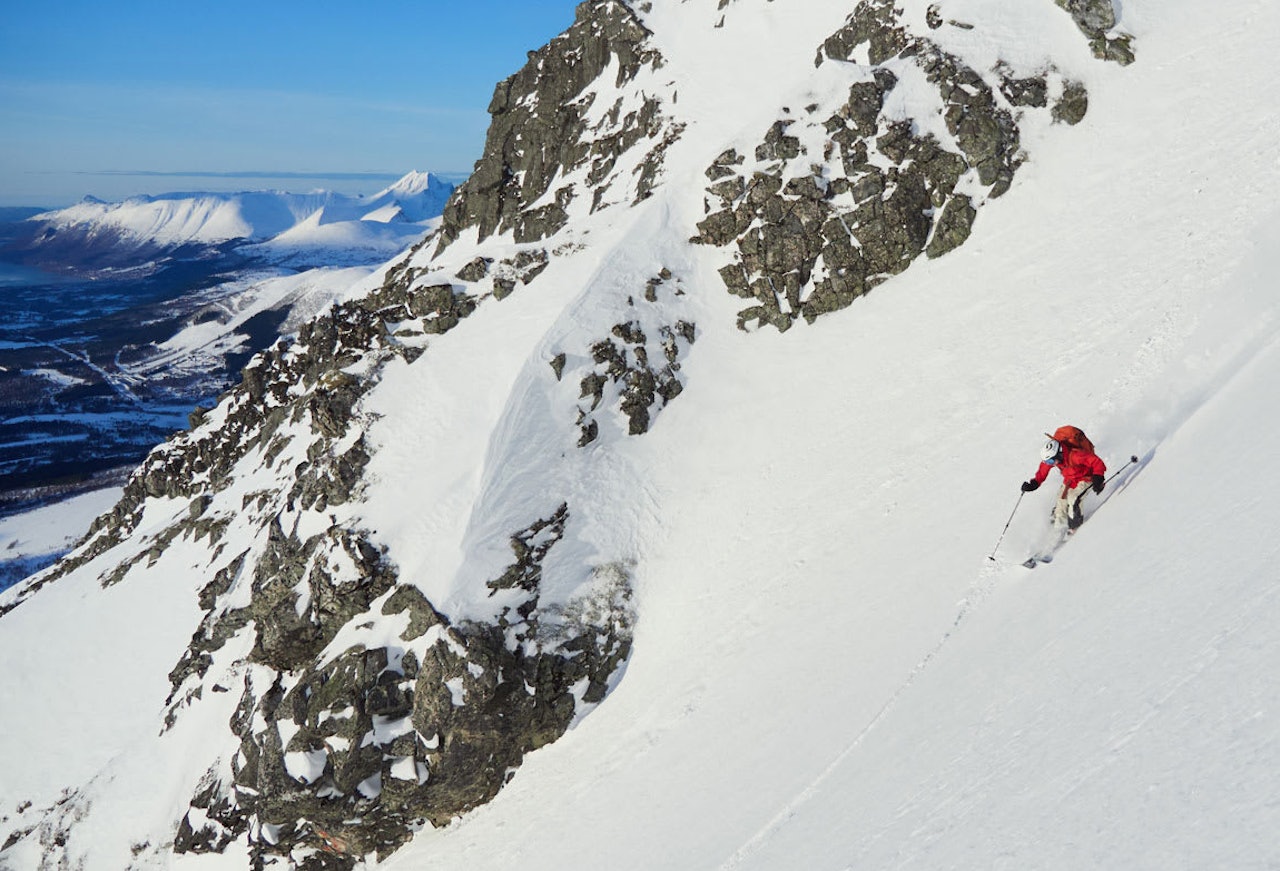 FIN TUR: Eira Granviken Midtgaard på vei ned fra Litletind på Sunnmøre. Foto: Timme Ellingjord FIN TUR: Eira Granviken Midtgaard på vei ned fra Litletind på Sunnmøre. Foto: Timme Ellingjord