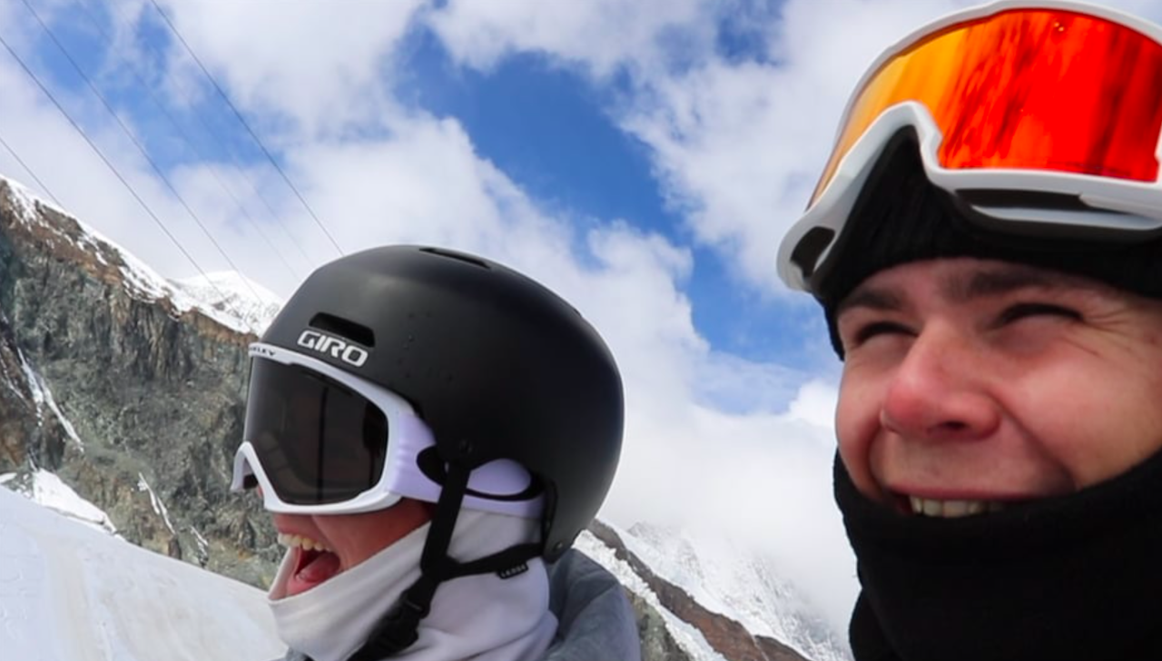 HEISPRATEN: Kva folk pratar om på t-kroken i Saas-Fee får du sjå i denne episoden. Foto: skjermdump HEISPRATEN: Kva folk pratar om på t-kroken i Saas-Fee får du sjå i denne episoden. Foto: skjermdump