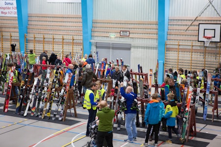 GJØR ET MILJØVENNLIG KUPP: Vi avslører hvor du kan få kjøpt brukt og bra skiutstyr til en rimelig penge i høst! Arkivfoto: Tore Meirik skimesse