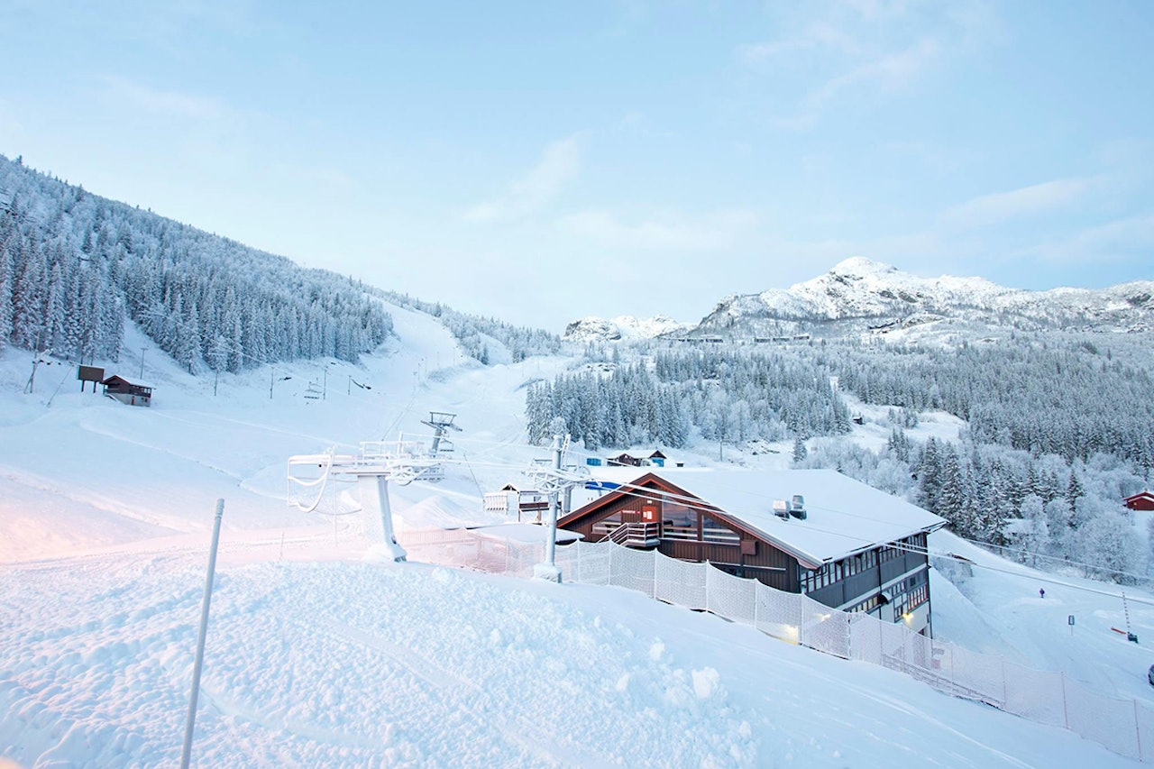 LIKE MISFORNØYDE: Initativtakerne i Facebook-gruppa Vi som ikke vil til St. Johann... mener det nye, lokale kortet er verdiløst. Foto: Kalle Hägglund LIKE MISFORNØYDE: Initativtakerne i Facebook-gruppa Vi som ikke vil til St. Johann... mener det nye, lokale kortet er verdiløst. Foto: Kalle Hägglund