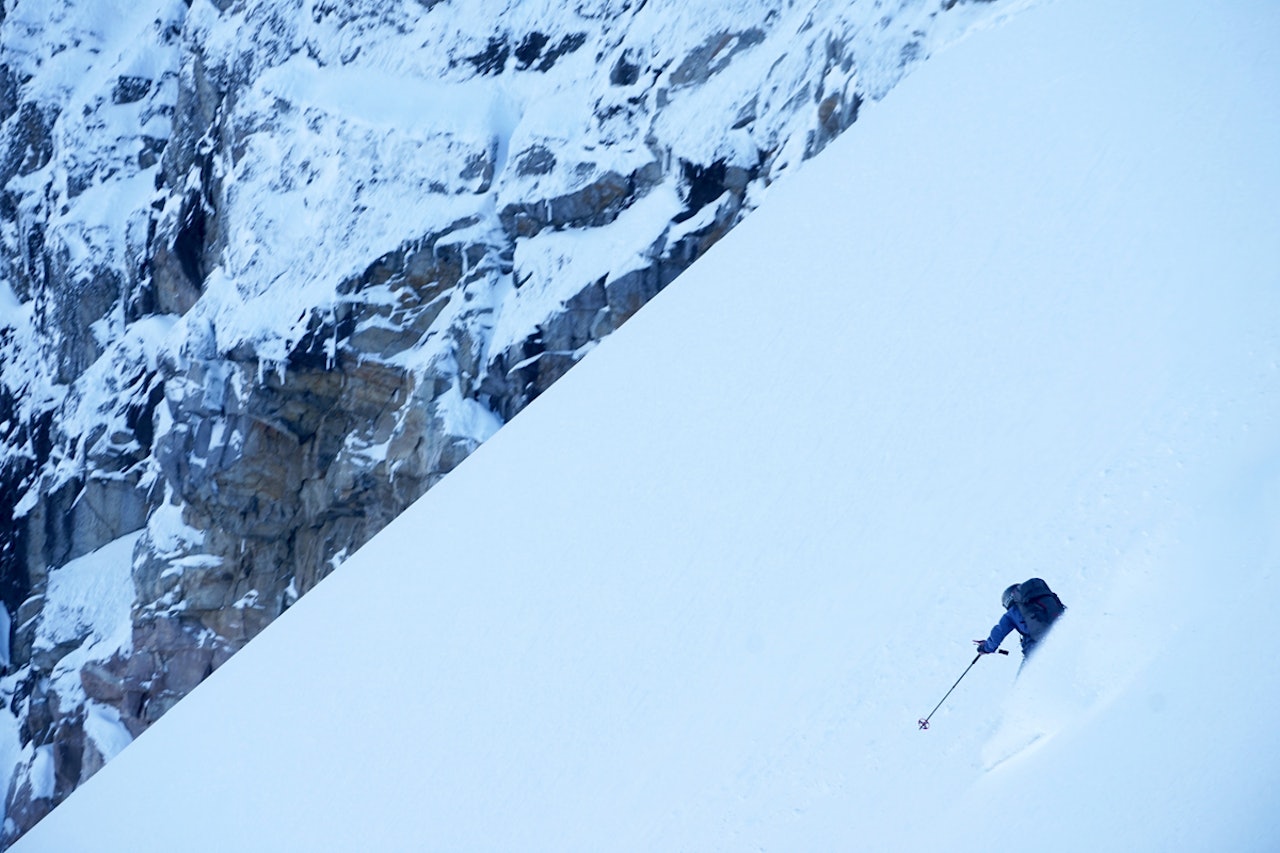 PERFEKT: Marthe kKristoffersen setter store svinger i snø som bare bukker og nikker – tidlig i oktober 2017. Foto: Martin Andersen PERFEKT: Marthe kKristoffersen setter store svinger i snø som bare bukker og nikker – tidlig i oktober 2017. Foto: Martin Andersen
