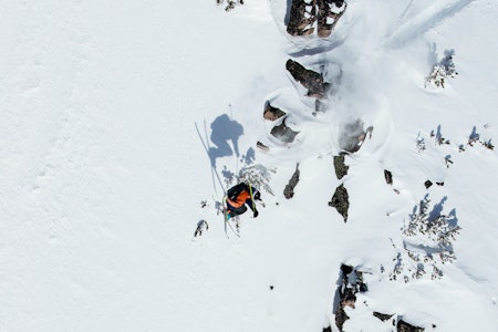 FET KJØRING: Dyp pudder og spenstig kjøring under årets andre FWT-runde i Canada. Foto: Jeremy Bernard