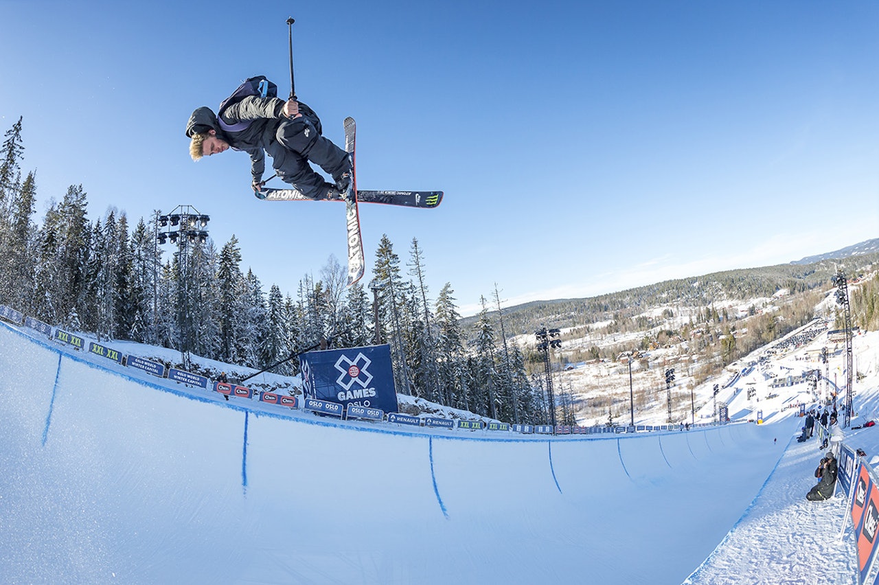 OVERFØRINGSVERDI: Gus Kenworthy er en av skikjørerne som behersker alle disipliner. I X Games deltar han ofte i både half pipe, slopestyle og big air. Her fra half pipen i Wyller. Foto: Tristan Shu OVERFØRINGSVERDI: Gus Kenworthy er en av skikjørerne som behersker alle disipliner. I X Games deltar han ofte i både half pipe, slopestyle og big air. Her fra half pipen i Wyller. Foto: Tristan Shu
