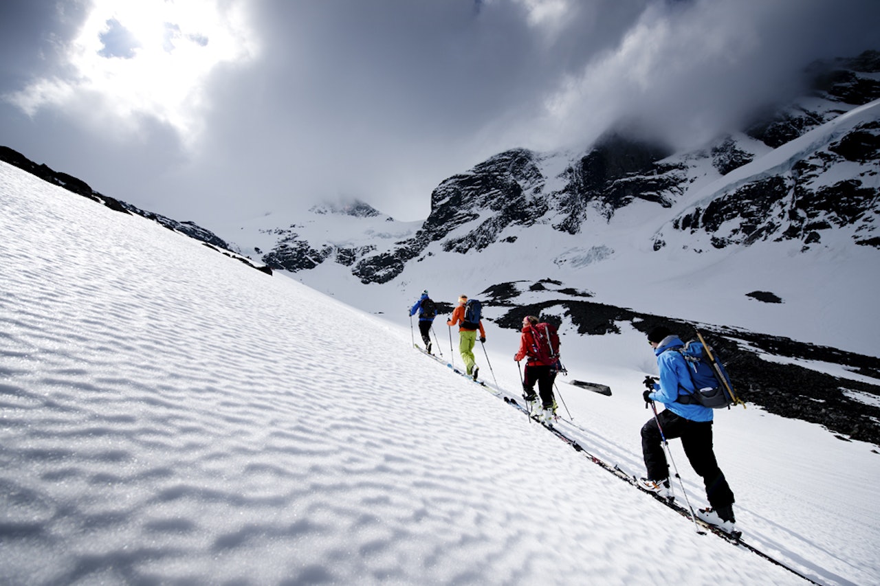 EKSOTISK: Ikke bare når du toppen av Fanaråken før alle High-Camp´erne, men du får også med den ei ny høgrute og en eksotisk transport til High Camp Turtagrø under Fri Flyts lesertur som går av stabelen i starten av mai. Foto: Martin Innerdal Dalen EKSOTISK: Ikke bare når du toppen av Fanaråken før alle High-Camp´erne, men du får også med den ei ny høgrute og en eksotisk transport til High Camp Turtagrø under Fri Flyts lesertur som går av stabelen i starten av mai. Foto: Martin Innerdal Dalen