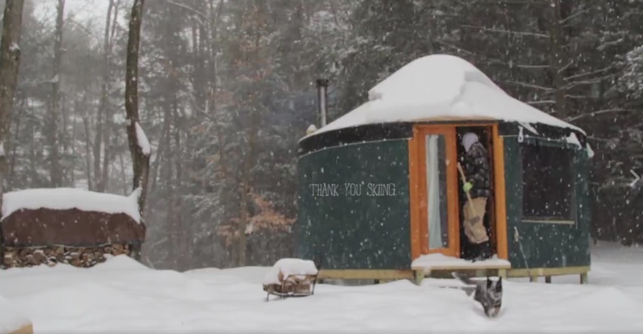 YURT LIFE: Store deler av året bor Ian Compton her. Bilde: Screenshot YURT LIFE: Store deler av året bor Ian Compton her. Bilde: Screenshot