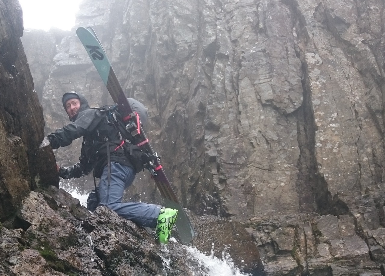 LEDER AN: Sondre Loftsgarden på Haukelifjell for noen dager siden. Legg merke til alpinbinding. Foto: Magnus Tjønn LEDER AN: Sondre Loftsgarden på Haukelifjell for noen dager siden. Legg merke til alpinbinding. Foto: Magnus Tjønn