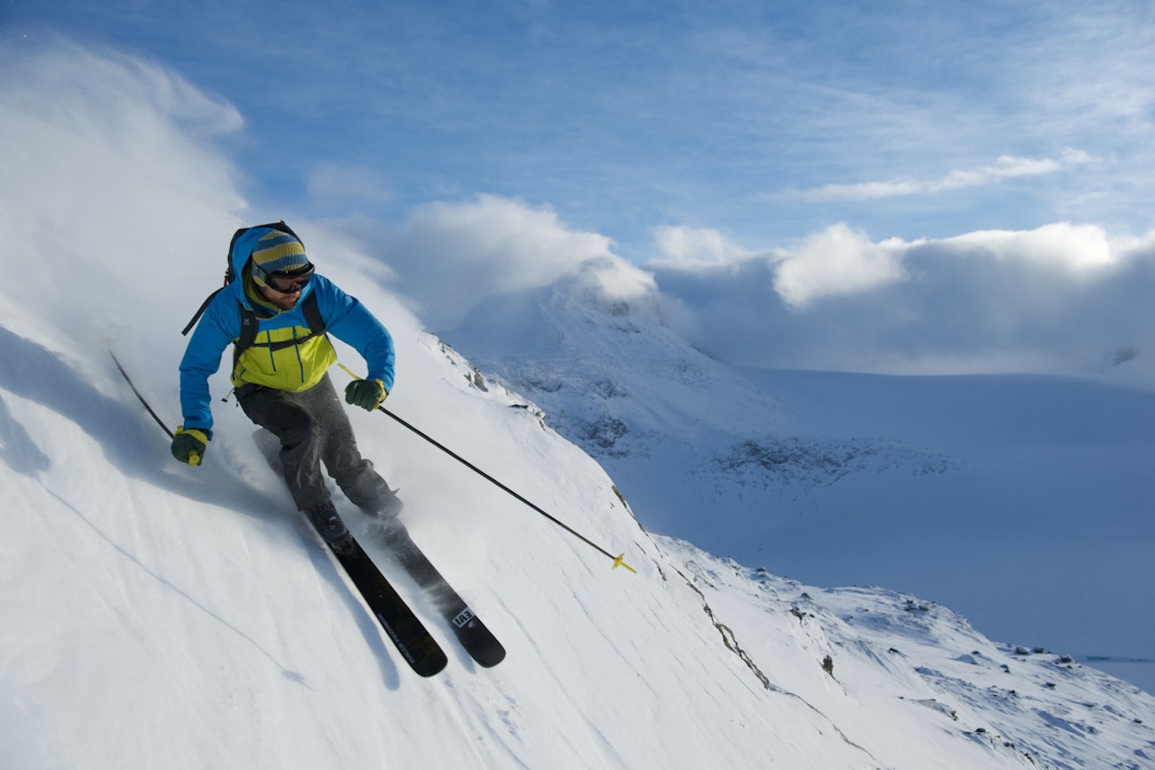 CHIONOFIL: …eller over snittet skiinteressert. Denne karen er det, dette er Endre Hals i aksjon under fjorårets skifestival i Lom. Foto: Johan Wildhagen