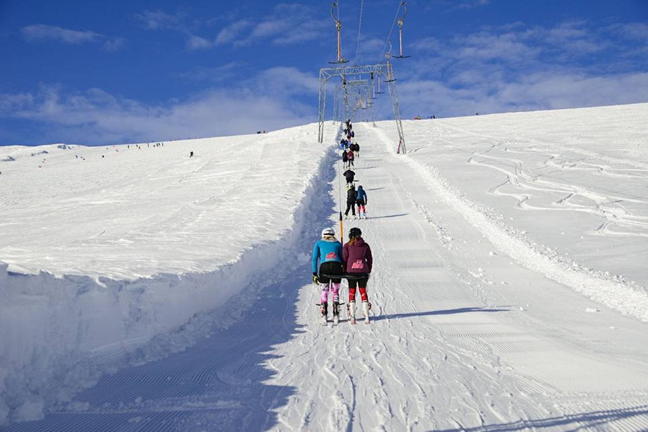 VINTERLIG: Dette bildet ble tatt på Galdhøpiggen sommerskisenter tirsdag. Masse nysnø og nydelige vinterforhold! Foto: Ove Nestvold VINTERLIG: Dette bildet ble tatt på Galdhøpiggen sommerskisenter tirsdag. Masse nysnø og nydelige vinterforhold! Foto: Ove Nestvold