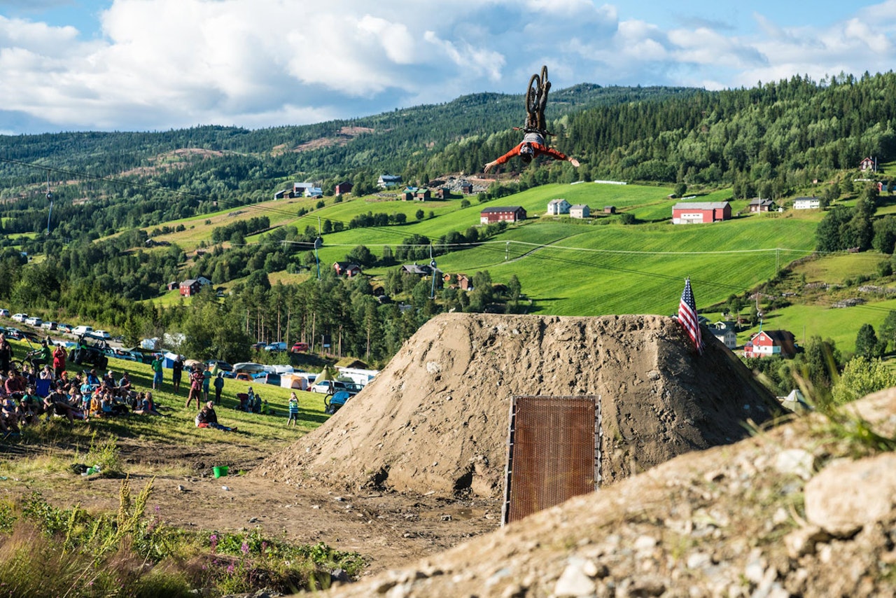 GI DIN STEMME: Hvilken av fotografene er best? Det avgjør du i avstemninga under, gjerne med hjelp av mannen bak dette bildet fra Hillbilly Huckfest - han deltok nemlig ikke selv. Foto: Bård Basberg GI DIN STEMME: Hvilken av fotografene er best? Det avgjør du i avstemninga under, gjerne med hjelp av mannen bak dette bildet fra Hillbilly Huckfest - han deltok nemlig ikke selv. Foto: Bård Basberg