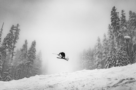 REDNECK: Den rødhåra rakkeren Nikolai Nygaard i et godt cat track-svev gjennom tåkemassene. Foto: Bård Basberg. REDNECK: Den rødhåra rakkeren Nikolai Nygaard i et godt cat track-svev gjennom tåkemassene. Foto: Bård Basberg.