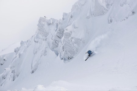 JA TIL JASNA: Henning Skjetne på vei ned gjennom en av de mange renneformasjonene fra toppstasjonen i Jasna, Slovakias største skianlegg. Alle foto: Bård Basberg
