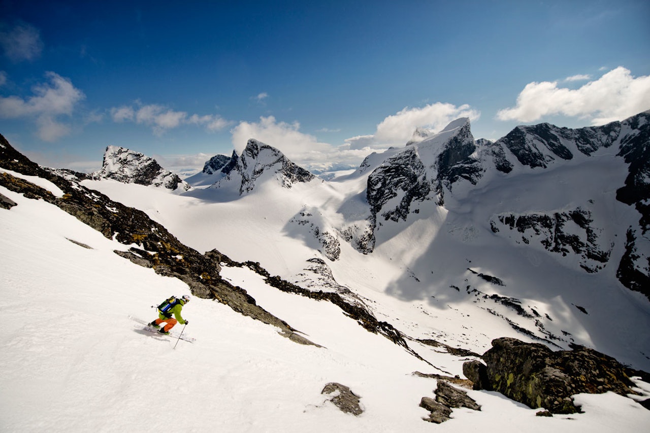 POPULÆRT: Med muligheter for skikjøring av dette kaliberet er Hurrungane et svært populært toppturområde. Men i vinter bes folk holde seg unna av hensyn til villrein. Foto: Martin Innerdal Dalen POPULÆRT: Med muligheter for skikjøring av dette kaliberet er Hurrungane et svært populært toppturområde. Men i vinter bes folk holde seg unna av hensyn til villrein. Foto: Martin Innerdal Dalen
