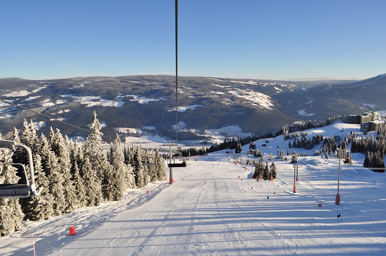 SNØMANGEL: Det har vært lite snø i år, særlig i Sør-Norge. Her illustrert med Kvitfjell denne uka - som, i likhet med resten av Gudbrandsdalen, har hatt gode skiforhold i år. Foto: Kvitfjell