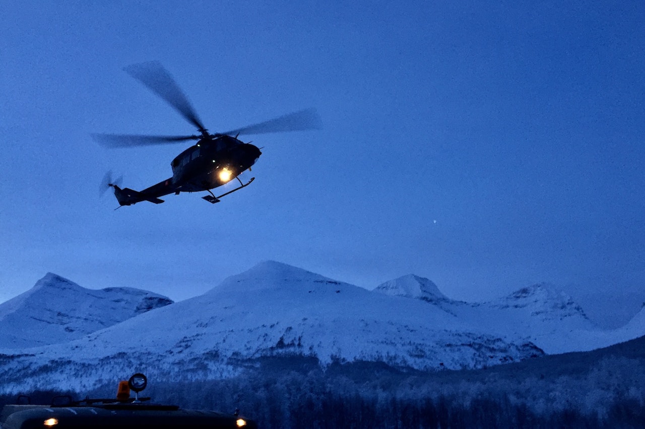 I kveld vil det blir søkt videre etter den siste av de savnede skiløperne i som ble tatt av skredet i Tamokdalen 2. januar. Foto: Sjur Melsås I kveld vil det blir søkt videre etter den siste av de savnede skiløperne i som ble tatt av skredet i Tamokdalen 2. januar. Foto: Sjur Melsås