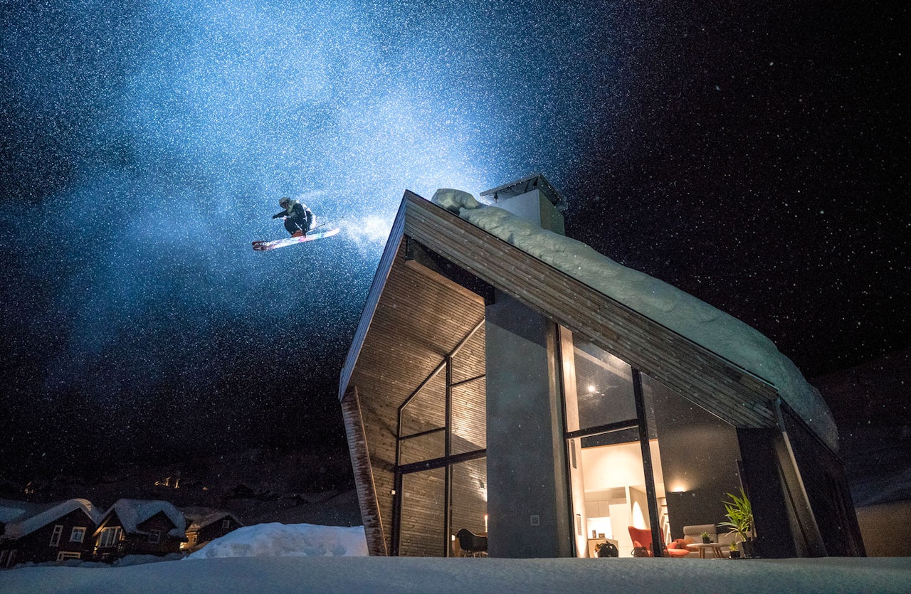 En høytflyvende Knut-Hendrik Lajord akkompagnert av grillrøyk har sikret Vegard Aasen en plass blant de seks finalistene i X Games Zoom. Foto. Vegard Aasen. En høytflyvende Knut-Hendrik Lajord akkompagnert av grillrøyk har sikret Vegard Aasen en plass blant de seks finalistene i X Games Zoom. Foto. Vegard Aasen.