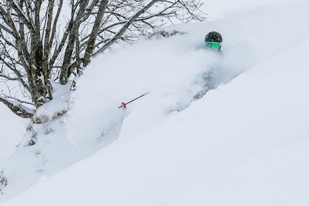 FACESHOT: Selv om bildet lyver litt, ble det mye snø i fjeset da Skipatruljen besøkte Andermatt. Her er det Kjetil Isaksens tur til å kjøle ned skjegget. Foto: Christian Nerdrum Andermatt