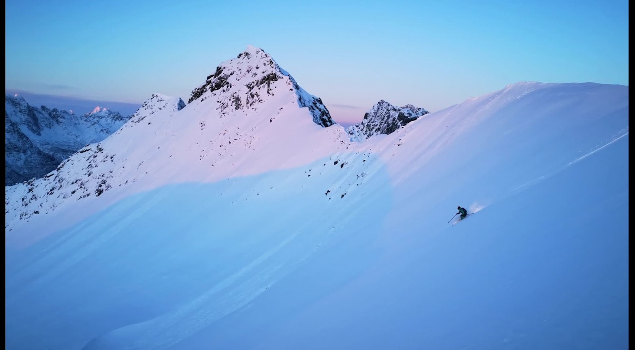 VAKKERT: Emma Wichardt og Lofoten på sitt aller fineste - takket være polare mesoskala-virvler. Foto: Signar André Nilsen VAKKERT: Emma Wichardt og Lofoten på sitt aller fineste - takket være polare mesoskala-virvler. Foto: Signar André Nilsen