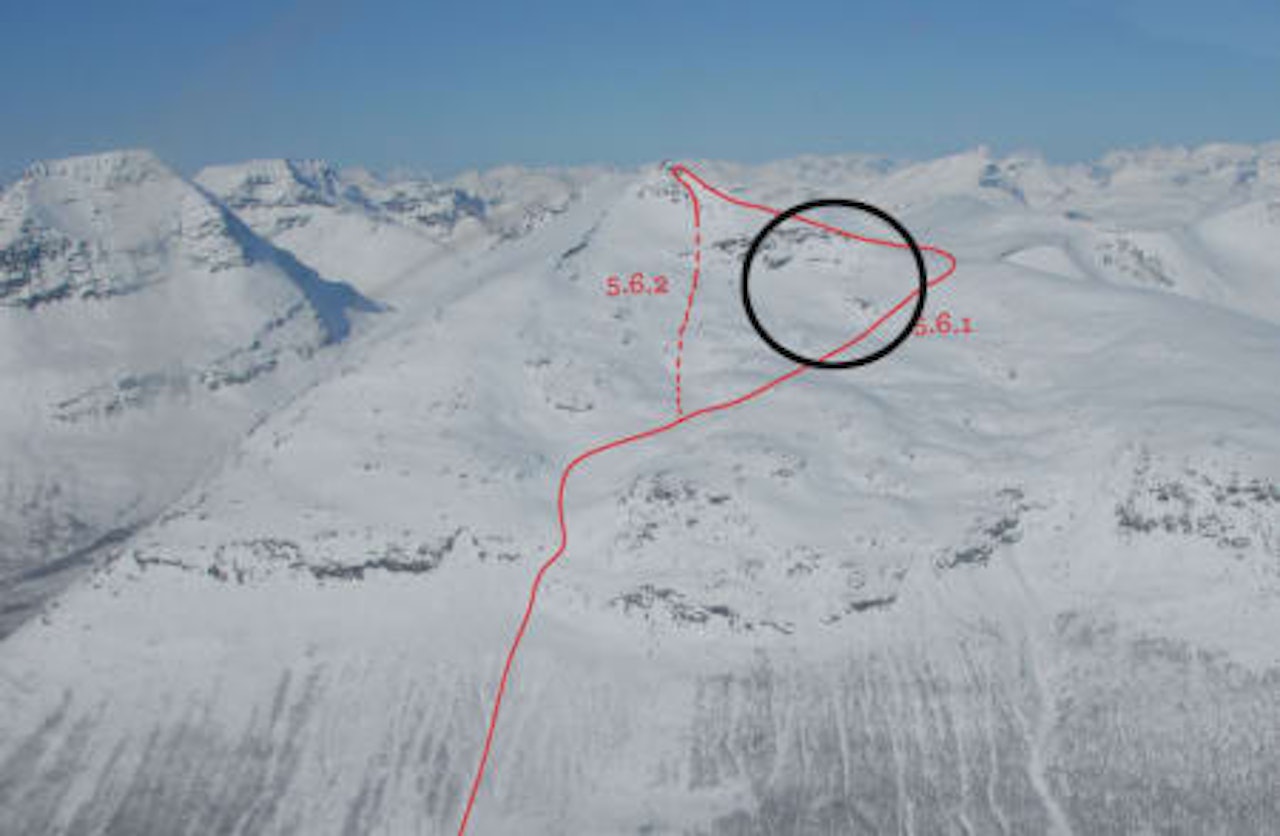 ULYKKESSTEDET: Bildet viser hvor fire skiturister har ligget under snøen siden 2. januar. Bildet er hentet fra boka Toppturer i Troms. Foto: Espen Noerdahl ULYKKESSTEDET: Bildet viser hvor fire skiturister har ligget under snøen siden 2. januar. Bildet er hentet fra boka Toppturer i Troms. Foto: Espen Noerdahl