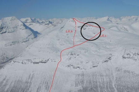 ULYKKESSTEDET: Bildet viser hvor fire skiturister har ligget under snøen siden 2. januar. Bildet er hentet fra boka Toppturer i Troms. Foto: Espen Noerdahl ULYKKESSTEDET: Bildet viser hvor fire skiturister har ligget under snøen siden 2. januar. Bildet er hentet fra boka Toppturer i Troms. Foto: Espen Noerdahl