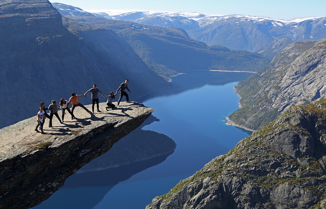 BÆREKRAFT?: Trolltunga har blitt et slags symbol på problemene med massiv turisttrafikk til severdigheter i norsk natur. Hvordan vil de politiske partiene løse dette?