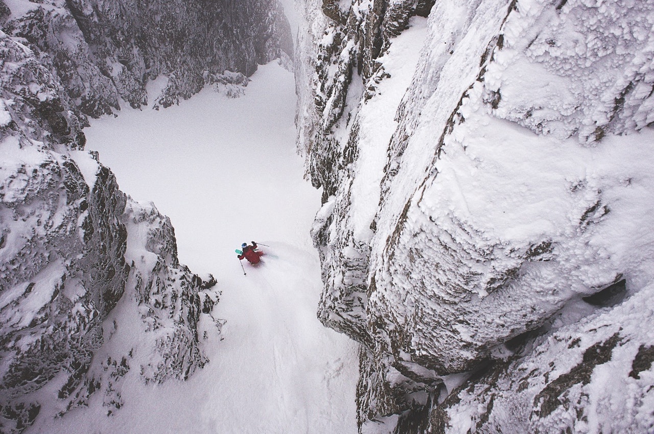 DREVET AV SKIGLEDE: – Jeg synes det er vanvittig artig å kjøre ski på store fjell. Det må komme fram i saken! sier Johanna T. Stålnacke. Her er hun i aksjon under fotokonkurransen King of Dolomites. Bilde: Johannes Strobel DREVET AV SKIGLEDE: – Jeg synes det er vanvittig artig å kjøre ski på store fjell. Det må komme fram i saken! sier Johanna T. Stålnacke. Her er hun i aksjon under fotokonkurransen King of Dolomites. Bilde: Johannes Strobel