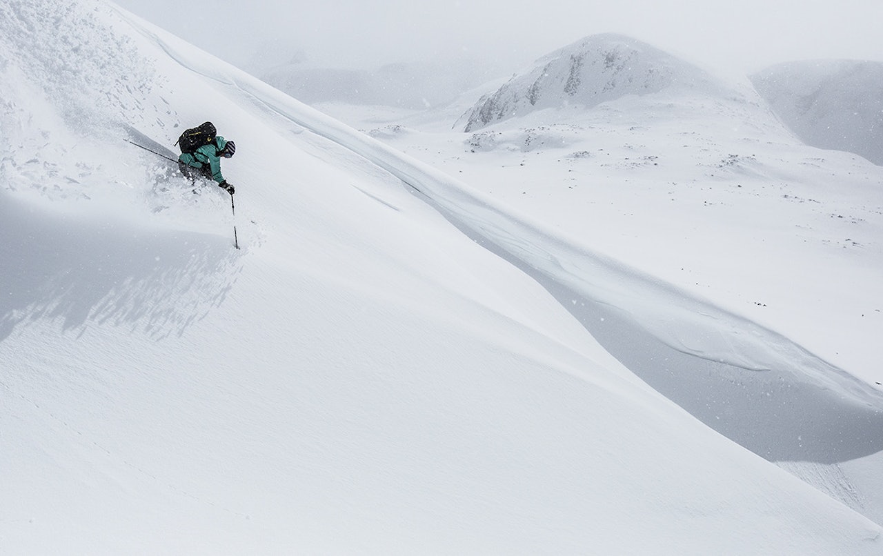 GUIDING: Høgruta i Jotunheimen er et av stedene det er populært med guida toppturer i Norge. Nå ser Nortind på muligheten for å tilby et eget utdanningsløp for skiguider. Foto: Christian Nerdrum