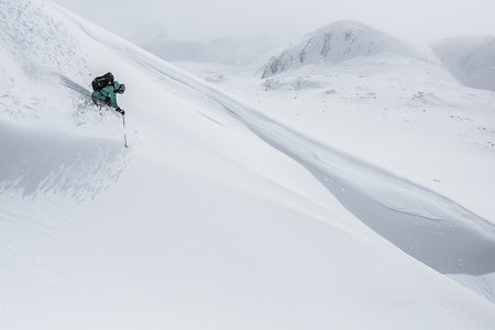 GUIDING: Høgruta i Jotunheimen er et av stedene det er populært med guida toppturer i Norge. Nå ser Nortind på muligheten for å tilby et eget utdanningsløp for skiguider. Foto: Christian Nerdrum