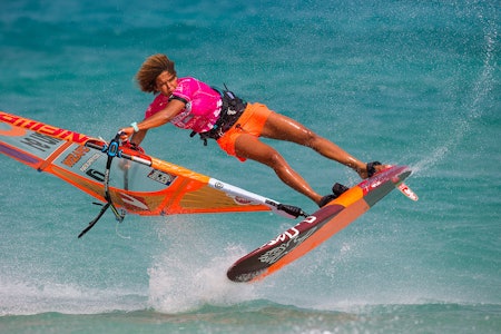 SUPERSTJERNE: Karibiske Sarah Offringa er tretten ganger verdensmester i brettseiling, og hun kommer til Norge i september. SUPERSTJERNE: Karibiske Sarah Offringa er tretten ganger verdensmester i brettseiling, og hun kommer til Norge i september.