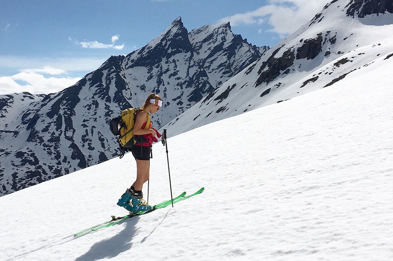 NYTER: Anne May Slinning på topptur før skaden. Foto: Privat NYTER: Anne May Slinning på topptur før skaden. Foto: Privat