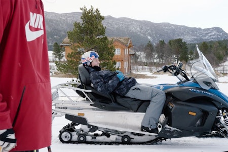 TGP: I den nye editen kjører Bråten hjemme hos Andreas Håtveit (i rød genser) i Skibyen. TGP: I den nye editen kjører Bråten hjemme hos Andreas Håtveit (i rød genser) i Skibyen.