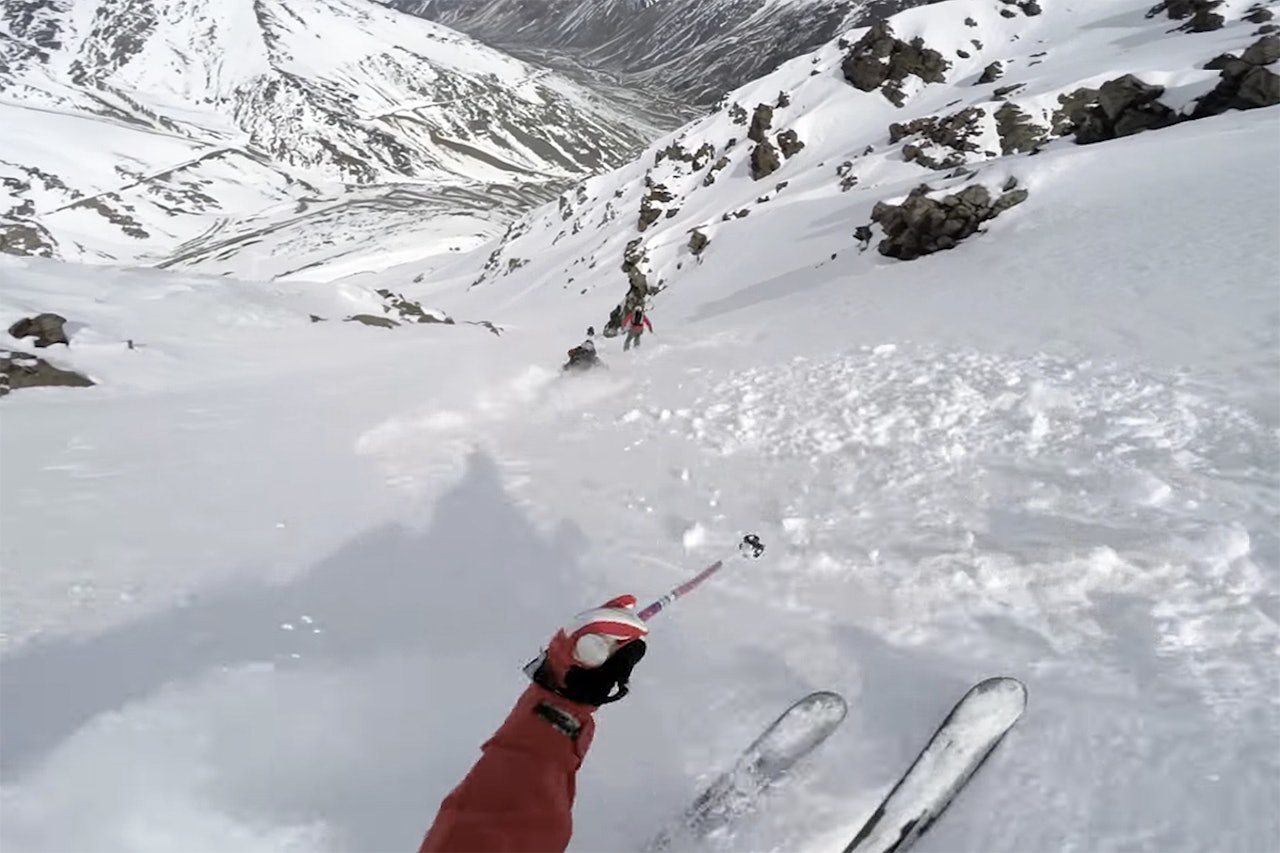 SLAYER: Chris Davenport kjører fletta av renna i denne filmen. Foto: Skjermdump SLAYER: Chris Davenport kjører fletta av renna i denne filmen. Foto: Skjermdump