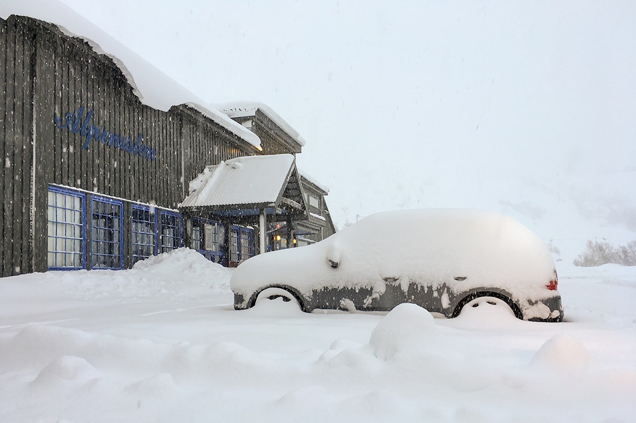 LAVER NED: Eikedalen har fått gode mengder snø det siste døgnet. Foto: Jan Petter Svendal / Eikedalen skisenter