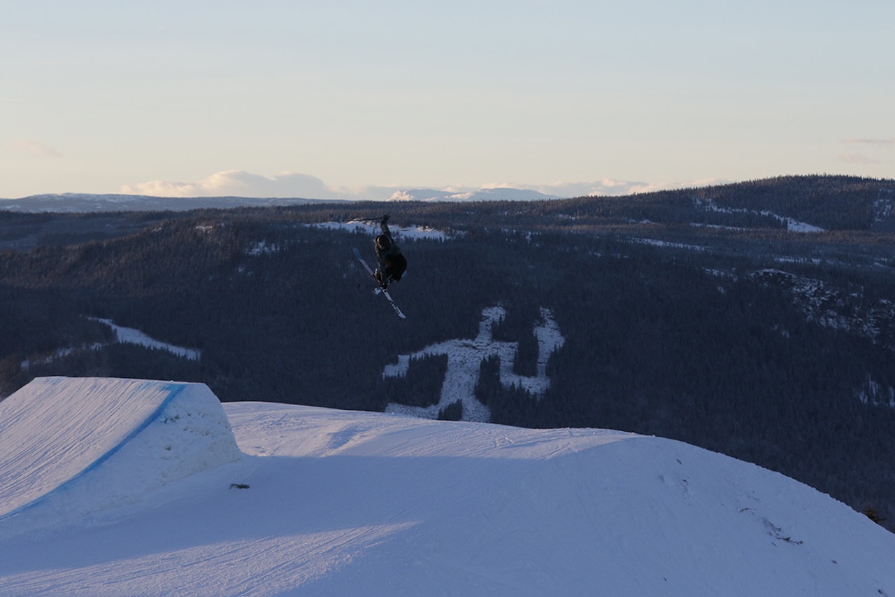 STENGES FOR ALLMUEN: Verdens beste slopestylecourse bygges på Hafjell i mars, men den blir forbeholdt X Games-kjørerne. Hele greia skal rives etter konkurransen. Tora Johansen (bildet) og de fleste andre må holde seg i den vanlige parken. Foto: Espen Berg-Johnsen STENGES FOR ALLMUEN: Verdens beste slopestylecourse bygges på Hafjell i mars, men den blir forbeholdt X Games-kjørerne. Hele greia skal rives etter konkurransen. Tora Johansen (bildet) og de fleste andre må holde seg i den vanlige parken. Foto: Espen Berg-Johnsen