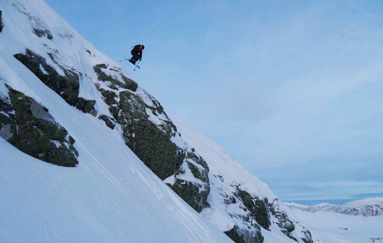 INSPIRASJON: Selv om du er en junior og føret er hardt, er det lett å la seg inspirere når verdens muligens mest legendariske frikjører er coach. I helga var det juniorcamp i Hemsedal med Kaj Zackrisson. INSPIRASJON: Selv om du er en junior og føret er hardt, er det lett å la seg inspirere når verdens muligens mest legendariske frikjører er coach. I helga var det juniorcamp i Hemsedal med Kaj Zackrisson.