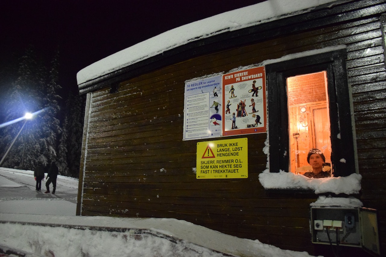 NYTT LIV: Gråkallparken vil skape nytt liv i den gamle Instruktørbakken. Her er en av driverne, Håkon Haslum, i heisbua i bunnen. Foto: Henning Skjetne NYTT LIV: Gråkallparken vil skape nytt liv i den gamle Instruktørbakken. Her er en av driverne, Håkon Haslum, i heisbua i bunnen. Foto: Henning Skjetne