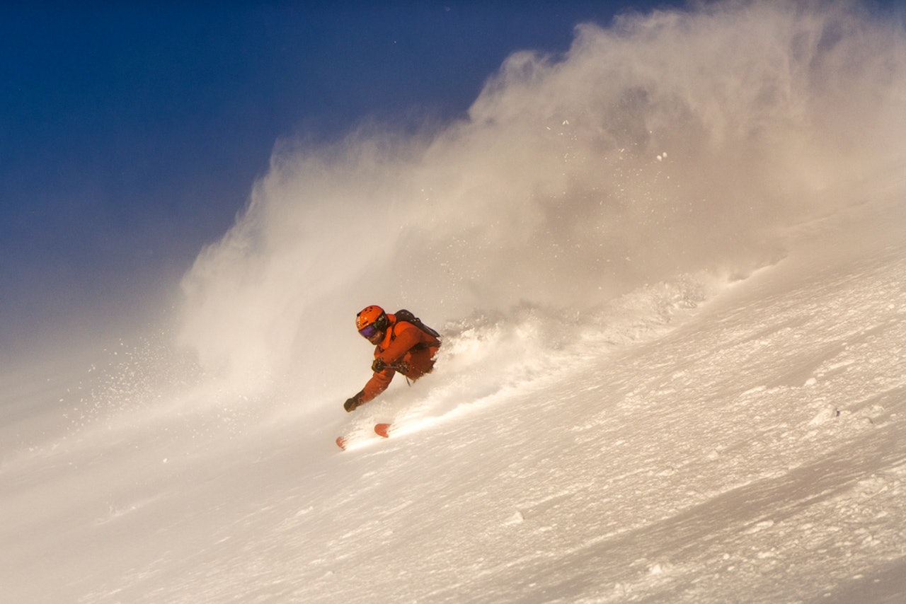 VANGSLIA: Kommunestyrepolitiker og frikjøringsentusiast Trygve Sande gjør ikke bare backflips. Her dundrer han ned i nysnøen i bekkdalen i Vangslia. Foto: Martin Innerdal Dalen VANGSLIA: Kommunestyrepolitiker og frikjøringsentusiast Trygve Sande gjør ikke bare backflips. Her dundrer han ned i nysnøen i bekkdalen i Vangslia. Foto: Martin Innerdal Dalen