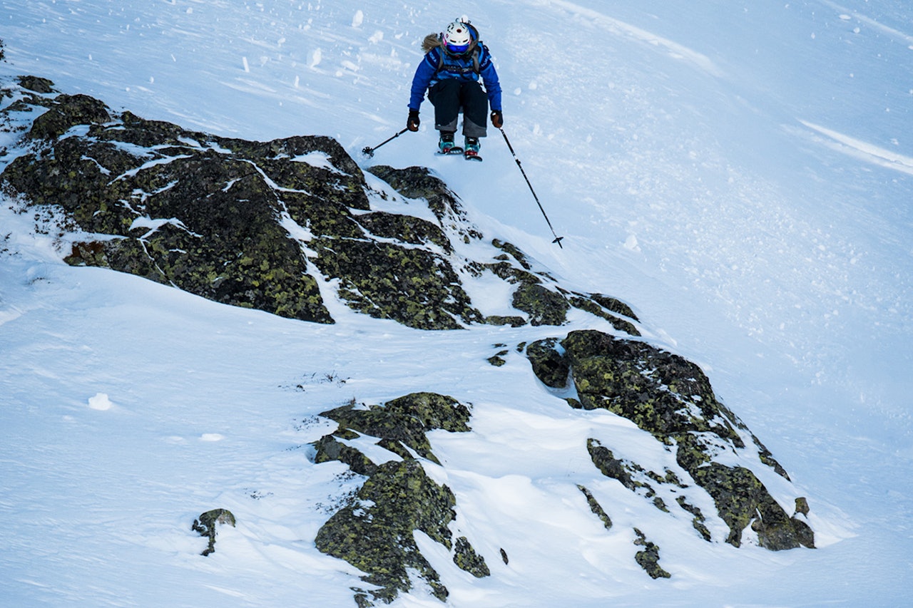 MEDALJEKANDIDAT: Synnøve Medhus fra Røldal vant Junior-VM i Andorra i fjor, men når den norske frikjøringscupen bryter med Freeride Junior Tour (FJT) blir det vanskeligere for andre å gå i Synnøves fotspor. Foto: David Carlier MEDALJEKANDIDAT: Synnøve Medhus fra Røldal vant Junior-VM i Andorra i fjor, men når den norske frikjøringscupen bryter med Freeride Junior Tour (FJT) blir det vanskeligere for andre å gå i Synnøves fotspor. Foto: David Carlier