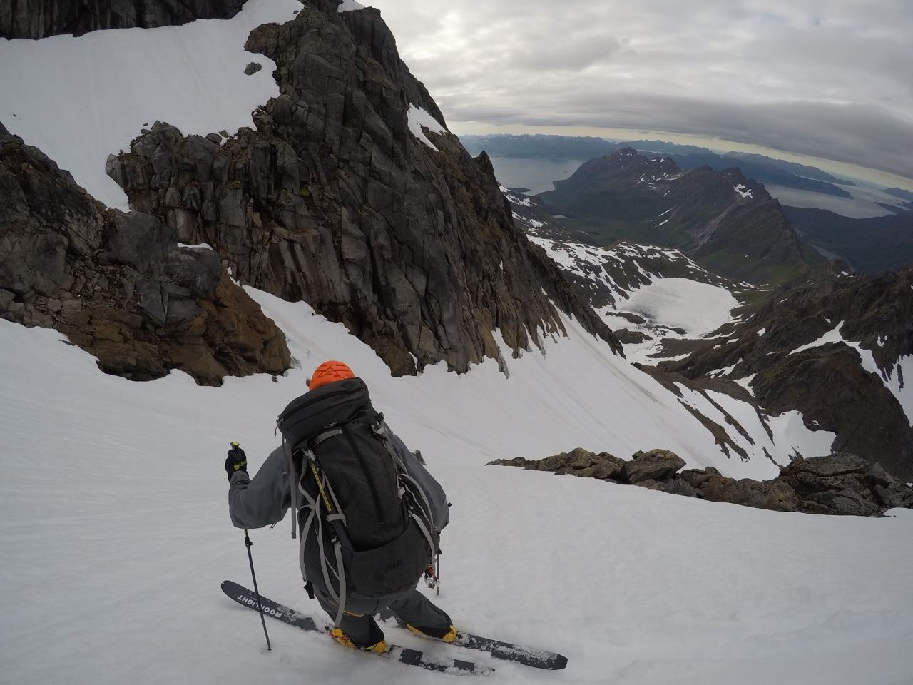 SOMMERSKI: Christian Dramsdahl med omtrent tusen høydemeter skikjøring igjen. Og vannskitur ut fjorden etterpå. Foto: Ragnhild Beate Mikkelsen SOMMERSKI: Christian Dramsdahl med omtrent tusen høydemeter skikjøring igjen. Og vannskitur ut fjorden etterpå. Foto: Ragnhild Beate Mikkelsen