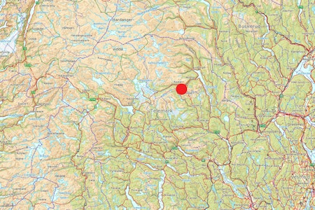 OMKOM: En britisk klatrer omkom på Gaustatoppen (rød prikk) mandag. Foto: Norgeskart