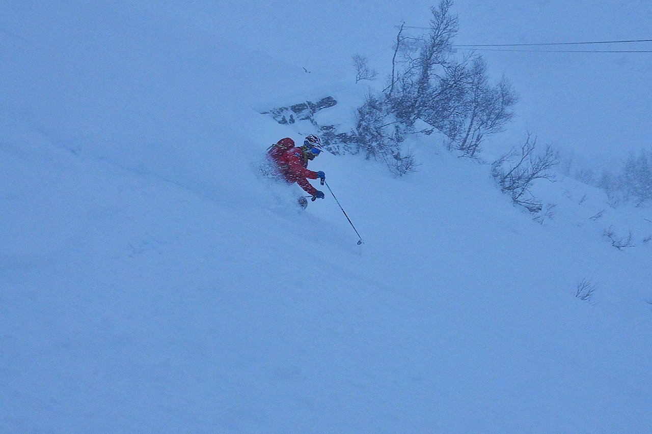 NYSNØ: Slik så det ut da Oscar Almgren (på bildet) og Tommy Aslaksen dro til fjells. Foto: Tommy Aslaksen NYSNØ: Slik så det ut da Oscar Almgren (på bildet) og Tommy Aslaksen dro til fjells. Foto: Tommy Aslaksen