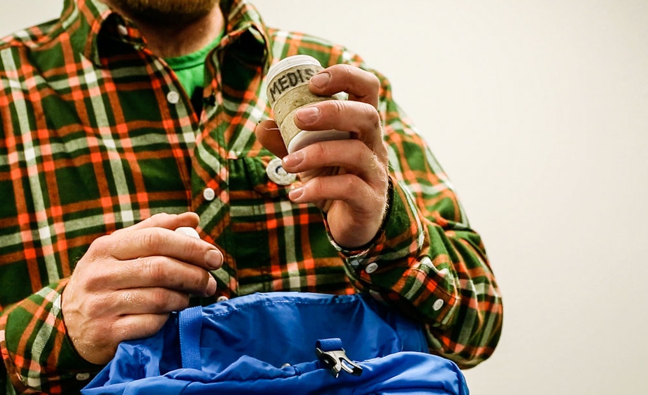 VÆR FORBEREDT: Minst én i gruppa bør ha med seg førstehjelpsutstyr på turen. Uforutsette skader eller sykdom kan skje før eller senere. Bilde: Benjamin Hjort VÆR FORBEREDT: Minst én i gruppa bør ha med seg førstehjelpsutstyr på turen. Uforutsette skader eller sykdom kan skje før eller senere. Bilde: Benjamin Hjort