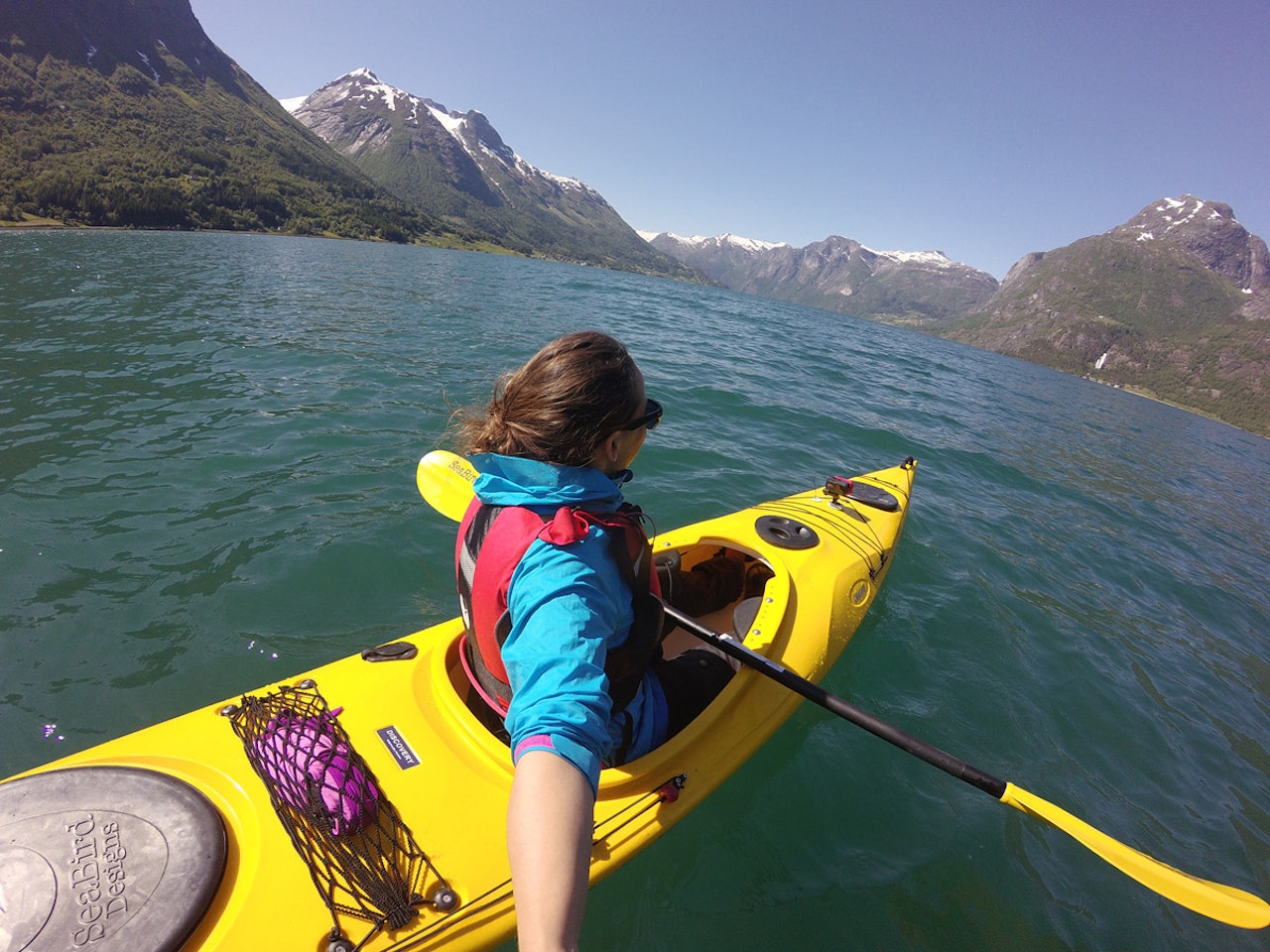 PÅ VANNET: Nina Rusten trives i kajakken – særlig når sommeren ser sånn ut, og hun kan være på camp. Bildet tok hun sjøl. PÅ VANNET: Nina Rusten trives i kajakken – særlig når sommeren ser sånn ut, og hun kan være på camp. Bildet tok hun sjøl.