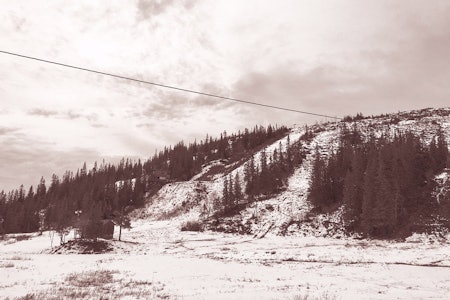 KUNNE TRENGT EN KANON: Gråkallen Skisenter er ikke mye tess i et klimavraket 2015. Men med planer om utbygging vil det kanskje endre seg. KUNNE TRENGT EN KANON: Gråkallen Skisenter er ikke mye tess i et klimavraket 2015. Men med planer om utbygging vil det kanskje endre seg.