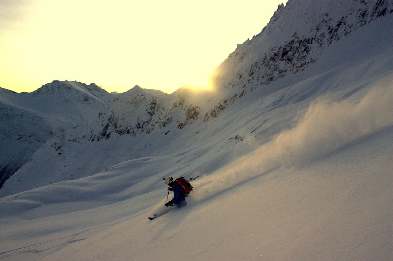 I GREVENS TID: Thomas Riis kjørte tørrsnø på Nordre Sætretind på Sunnmøre sist helg, dagen før mildværet kom for fullt. Foto: Hans Magnus Støyva I GREVENS TID: Thomas Riis kjørte tørrsnø på Nordre Sætretind på Sunnmøre sist helg, dagen før mildværet kom for fullt. Foto: Hans Magnus Støyva