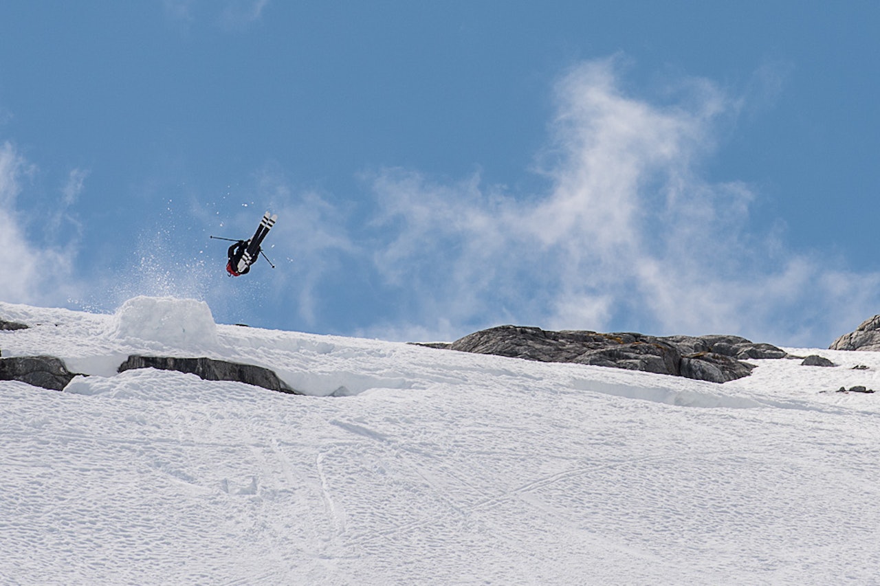 RUUD-GUTTEN: Robert Ruud var den første som gikk inn switch på dette hoppet. Han landet en strøken switch cork 5. Bilde. Vegard Breie RUUD-GUTTEN: Robert Ruud var den første som gikk inn switch på dette hoppet. Han landet en strøken switch cork 5. Bilde. Vegard Breie